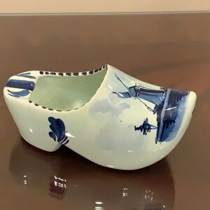 Delfts shoe ashtray